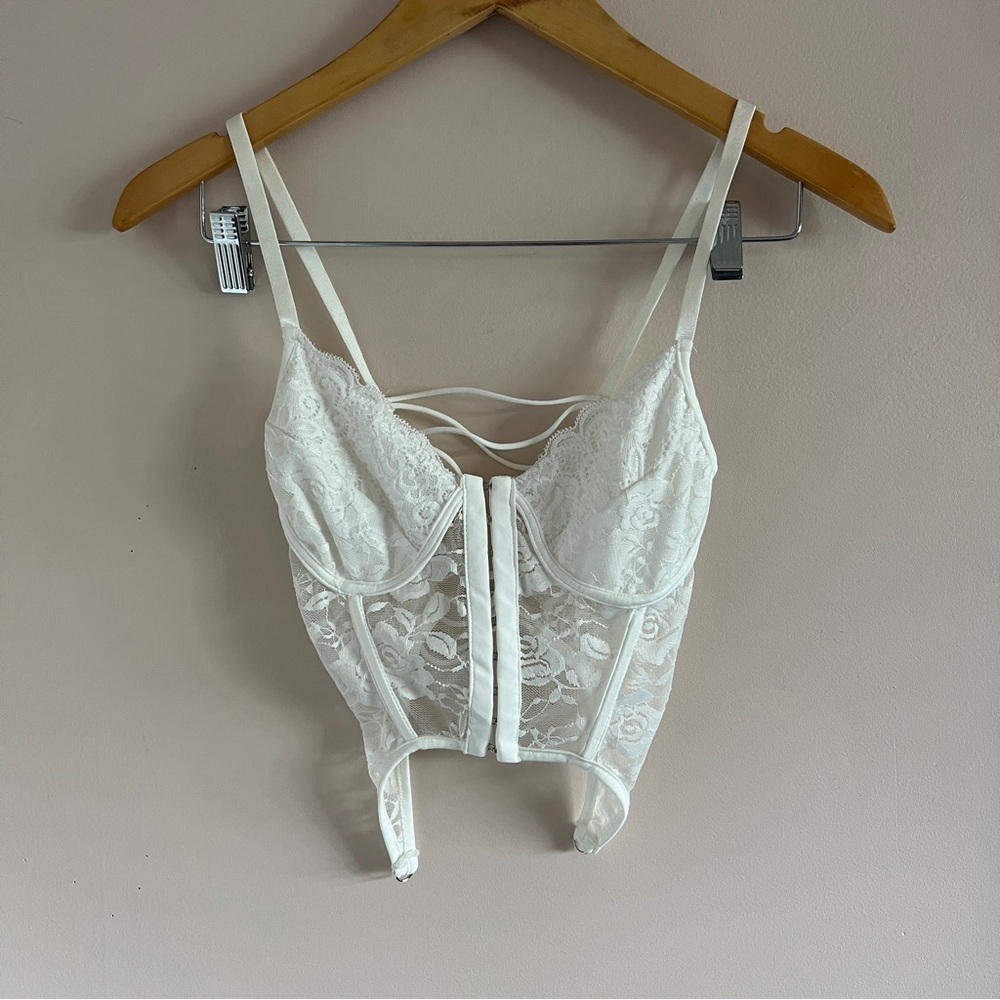 Hazel Boutique White Lace Corset Top Cropped Boned Bustier Small NWT